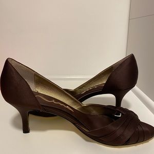 Nina Chocolate Satin Culver Peep Toe Pumps size 10
